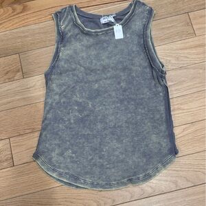 Zenana ribbed tank top light green size large NWT in excellent condition